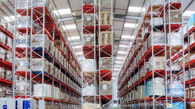 Drive-in and drive-through racking systems 