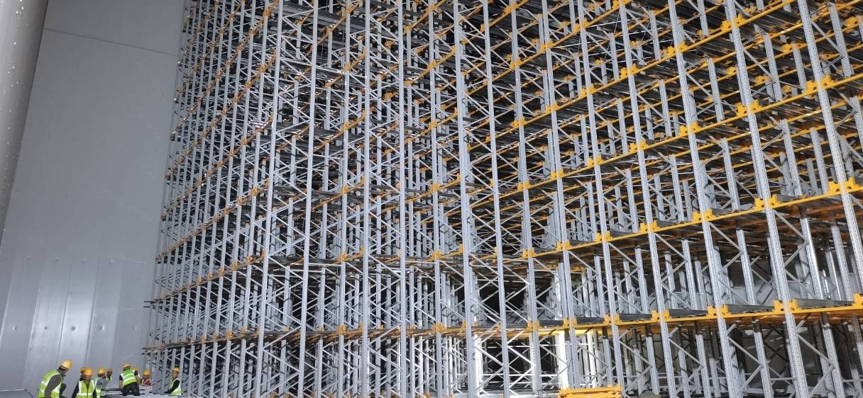 Что такое система стеллажей с четырьмя направляющими